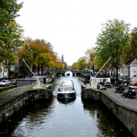 Plimbare cu barca pe canale in Amsterdam