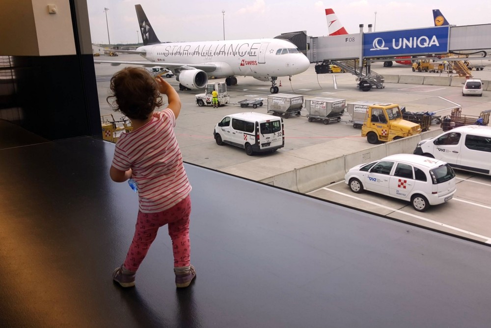 bebelus la primul zbor cu avionul