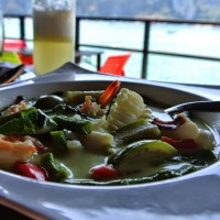 Sea fruit & vegetable coconut milk curry
